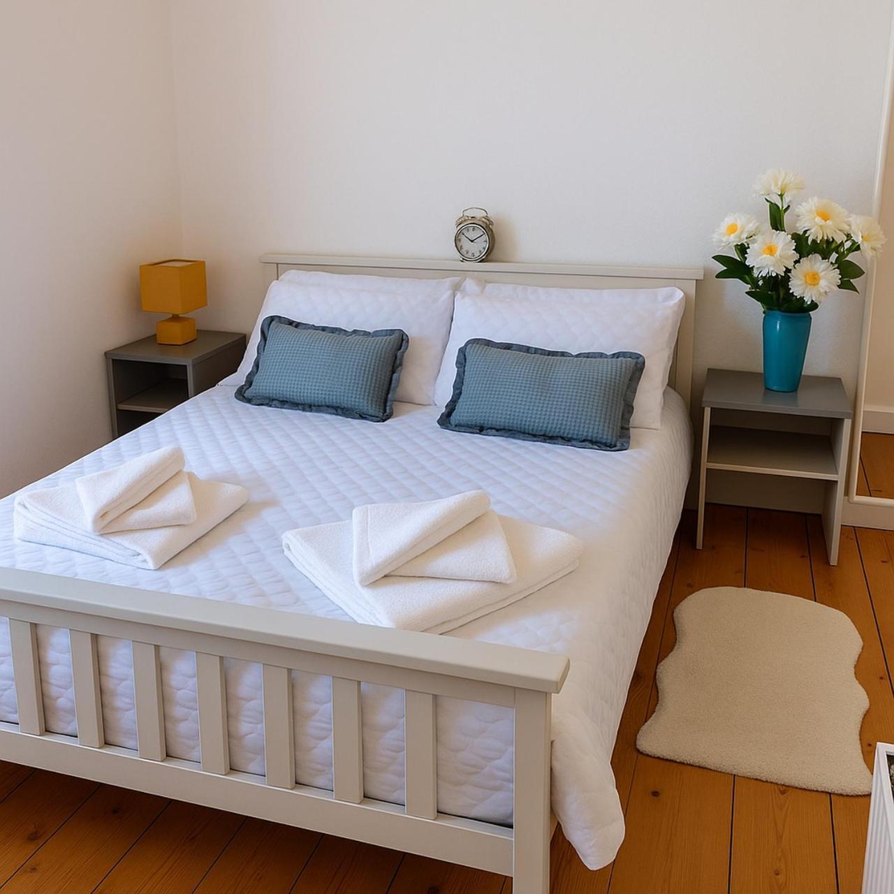 Comfy 2br Flat - Near Centre - Great Value & Free Parking *